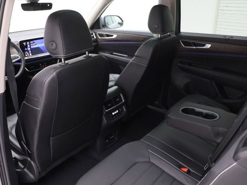 Used 2024 Volkswagen Atlas SEL image 12