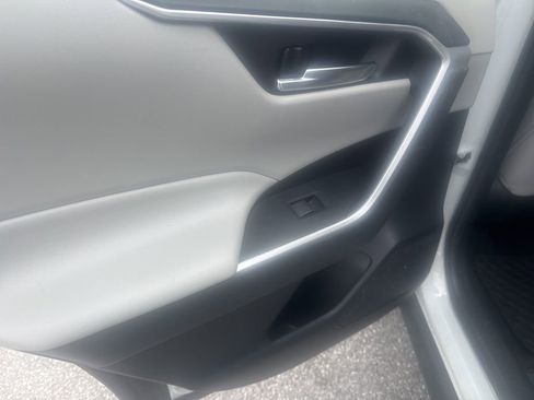 Used 2021 Toyota RAV4 XLE image 14