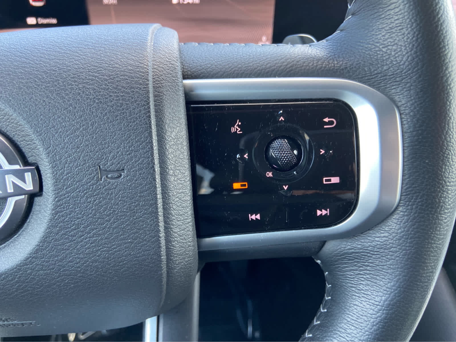 Used 2025 Nissan Armada SL AWD/4WD image 27