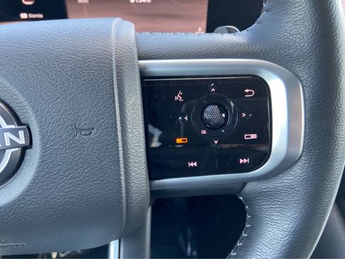 Used 2025 Nissan Armada SL AWD/4WD image 27