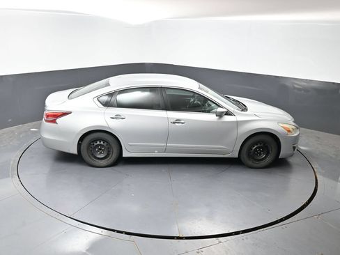 Used 2014 Nissan Altima 2.5 S w/ Display Audio Package FWD image 12