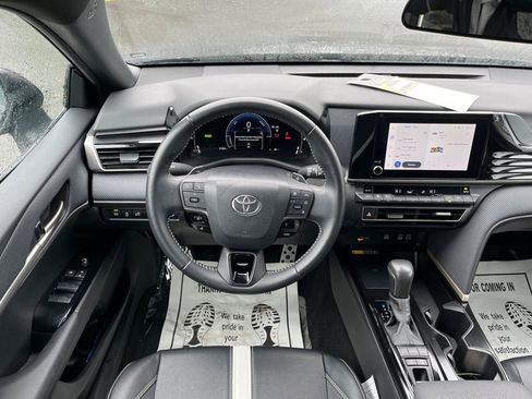 Used 2025 Toyota Camry SE FWD image 18