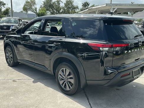 Used 2024 Nissan Pathfinder S image 5