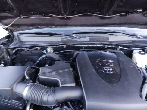 Used 2023 Toyota Tacoma TRD Off-Road image 14