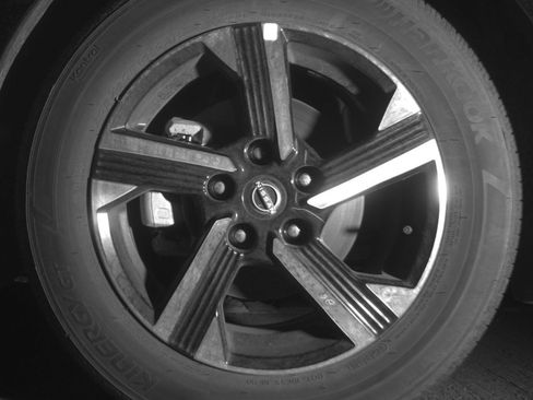 Used 2025 Nissan Sentra SV FWD image 15
