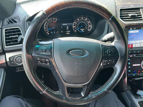 Used 2017 Ford Explorer Platinum AWD/4WD image 9