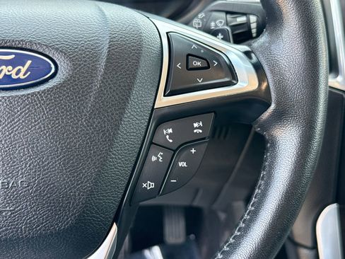 Used 2017 Ford Edge Titanium FWD image 16