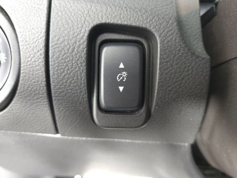 Used 2019 Ford Taurus SEL image 21