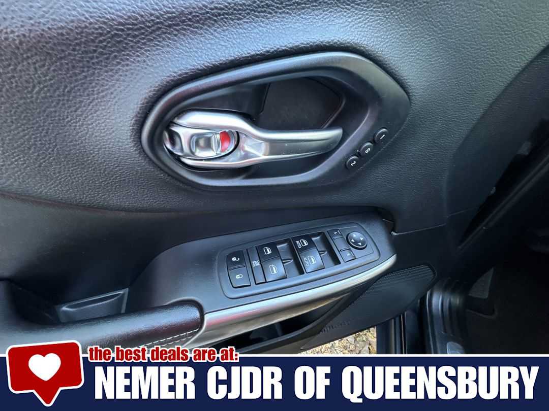 Used 2019 Jeep Cherokee Limited AWD/4WD image 13