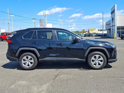 Used 2021 Toyota RAV4 LE w/ Carpet Mat Package (TMS) AWD/4WD image 8