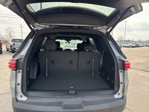 Used 2023 Chevrolet Traverse LT image 9