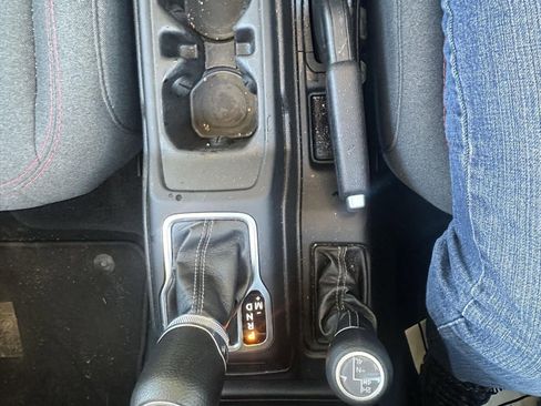 Used 2024 Jeep Wrangler Rubicon image 27