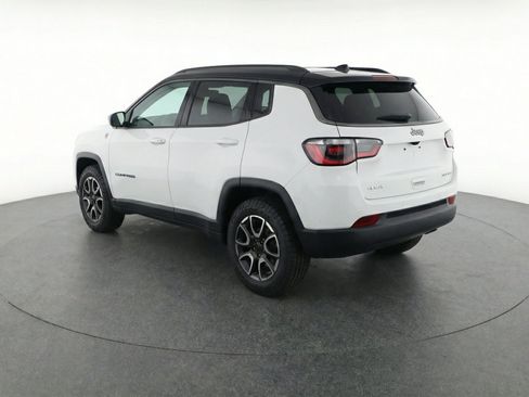 Used 2025 Jeep Compass Trailhawk AWD/4WD image 6
