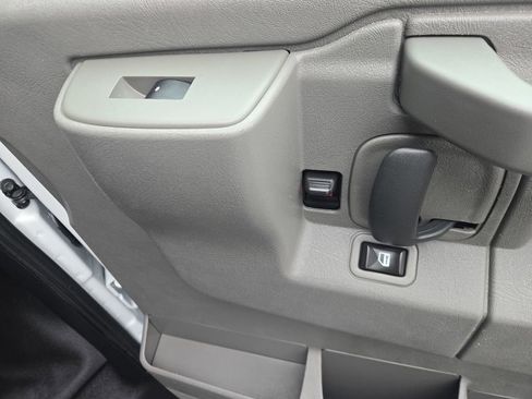 Used 2019 GMC Savana 3500 w/ Power Convenience Package image 18