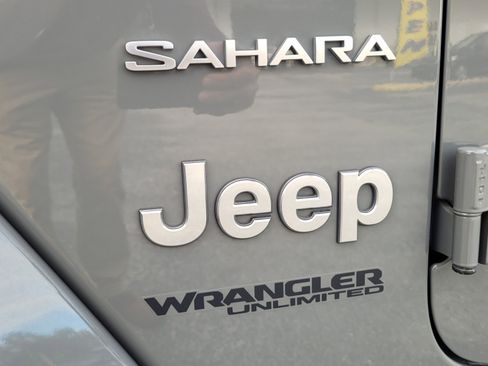 Used 2022 Jeep Wrangler Unlimited Sahara image 11