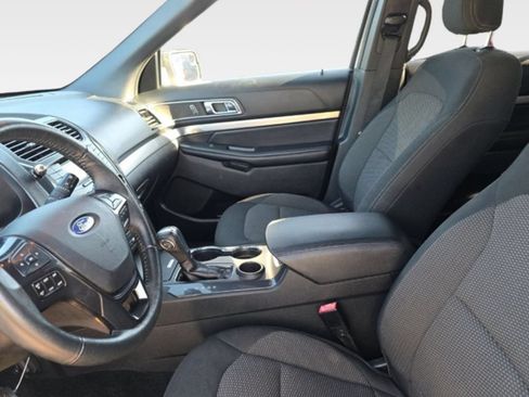 Used 2018 Ford Explorer XLT FWD image 8