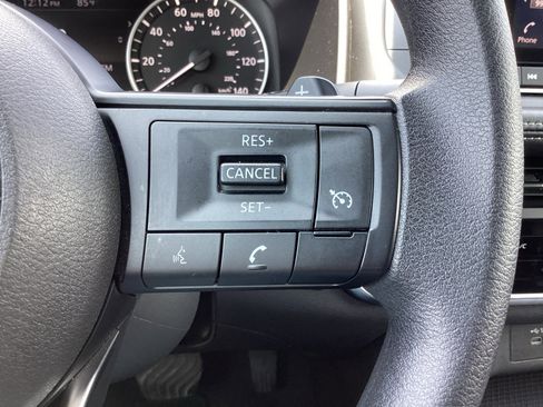 Used 2024 Nissan Rogue S FWD image 18