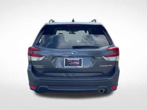 Used 2022 Subaru Forester Limited AWD/4WD image 5