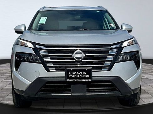 Used 2024 Nissan Rogue SV w/ SV Premium Package FWD image 3