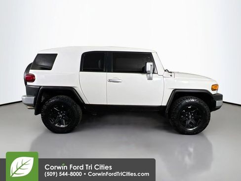 Used 2014 Toyota FJ Cruiser 4WD image 18