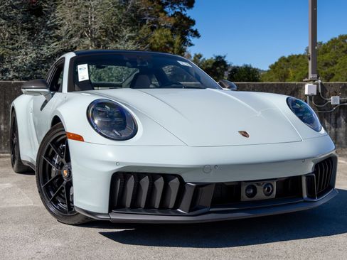 Used 2025 Porsche 911 Carrera 4 GTS AWD/4WD image 9