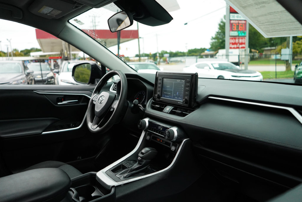 Used 2021 Toyota RAV4 XLE FWD image 13