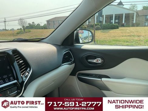 Used 2019 Jeep Cherokee Limited w/ Technology Group FWD image 27