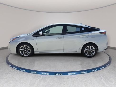 Used 2016 Toyota Prius Three Touring FWD image 9