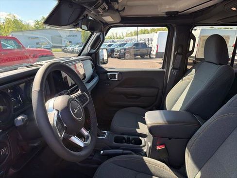 Certified 2025 Jeep Wrangler Unlimited Sahara w/ Safety Group AWD/4WD image 7