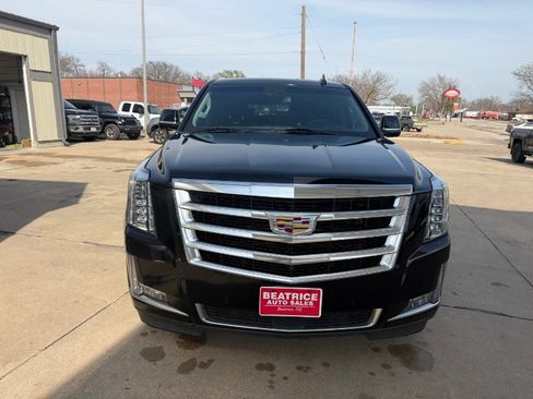 Used 2017 Cadillac Escalade ESV Premium Luxury image 32