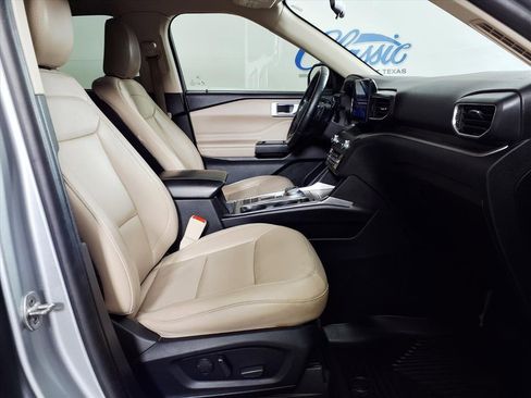 Used 2020 Ford Explorer XLT w/ Equipment Group 202A image 11