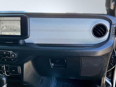 Used 2024 Jeep Wrangler Unlimited image 17