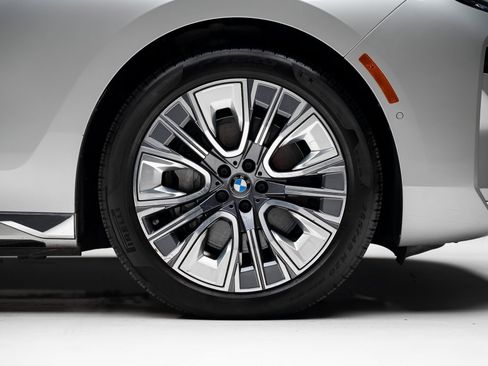 Used 2023 BMW i7 xDrive60 image 38