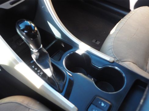 Used 2012 Hyundai Sonata Hybrid w/ Leather Pkg image 17