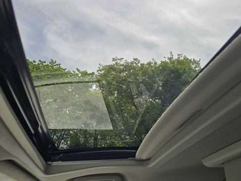 Used 2017 Toyota Sienna XLE Premium FWD image 29