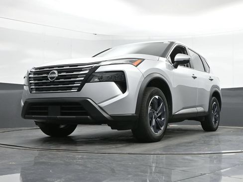 Used 2024 Nissan Rogue SV FWD image 44