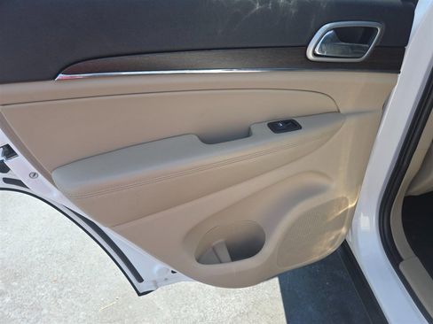 Used 2018 Jeep Grand Cherokee Limited RWD image 10