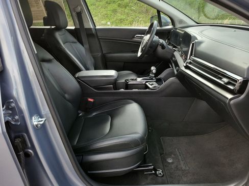 Used 2025 Kia Sportage EX image 39