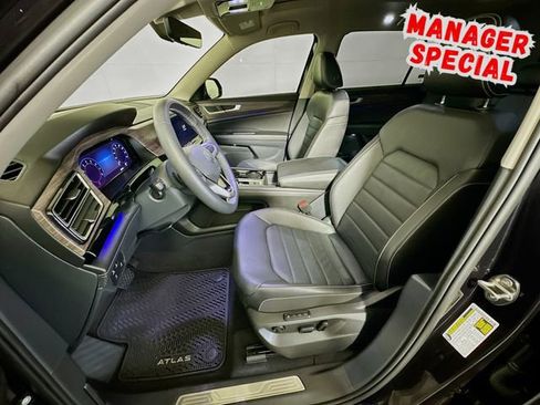 Used 2024 Volkswagen Atlas SEL image 12