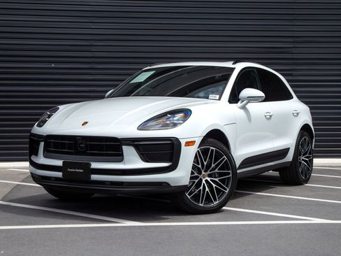 Certified 2026 Porsche Macan AWD/4WD image 1
