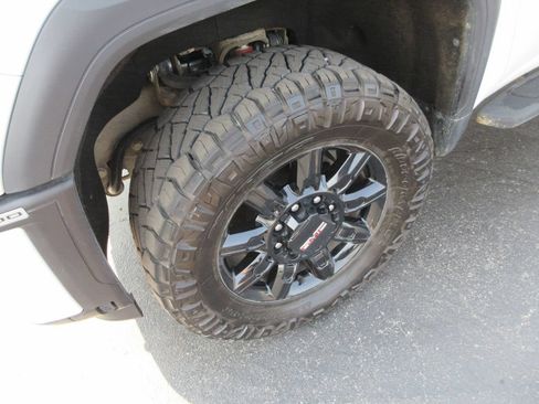 Used 2025 GMC Sierra 2500 AT4 w/ AT4 Premium Plus Package AWD/4WD image 13
