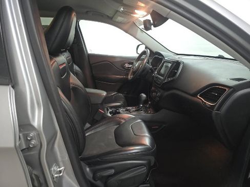 Used 2019 Jeep Cherokee Trailhawk w/ Cold Weather Group AWD/4WD image 8