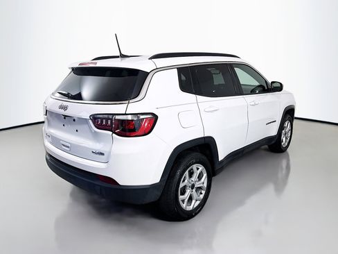 Used 2025 Jeep Compass Latitude w/ Convenience Group AWD/4WD image 7