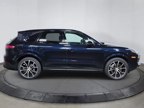 Used 2023 Porsche Cayenne Platinum Edition image 8