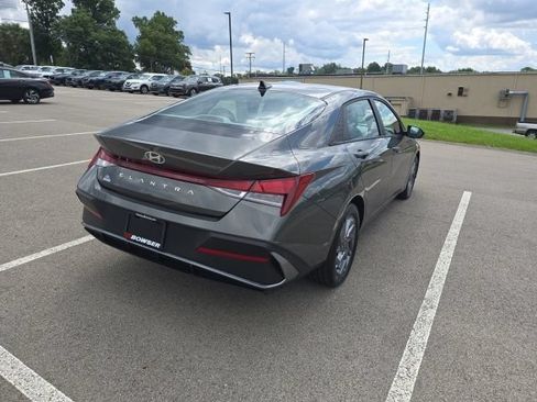 Used 2024 Hyundai Elantra SEL FWD image 5