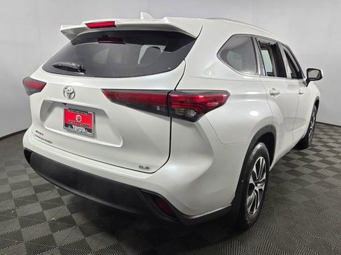 Used 2023 Toyota Highlander XLE image 10
