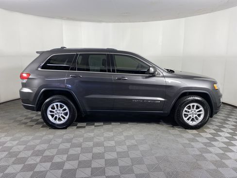 Used 2019 Jeep Grand Cherokee Laredo AWD/4WD image 6