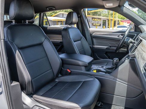 Used 2021 Volkswagen Atlas Cross Sport SE FWD image 21