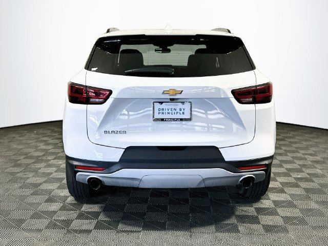 Used 2023 Chevrolet Blazer LT w/ Convenience Package FWD image 9