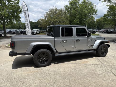 Used 2021 Jeep Gladiator Sport AWD/4WD image 8